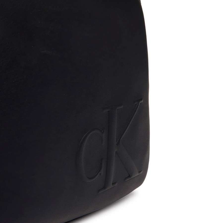 bandolera-reporter-con-monograma-grabado