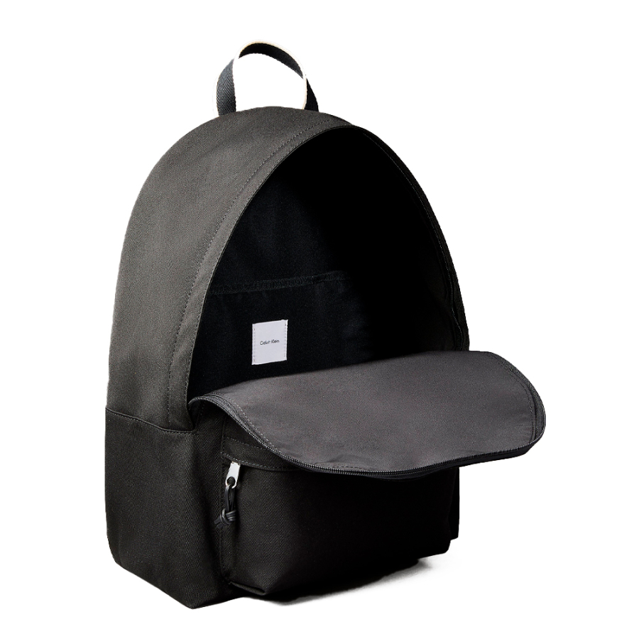 mochila-com-rodinhas-e-estampa-grafica-com-logotipo