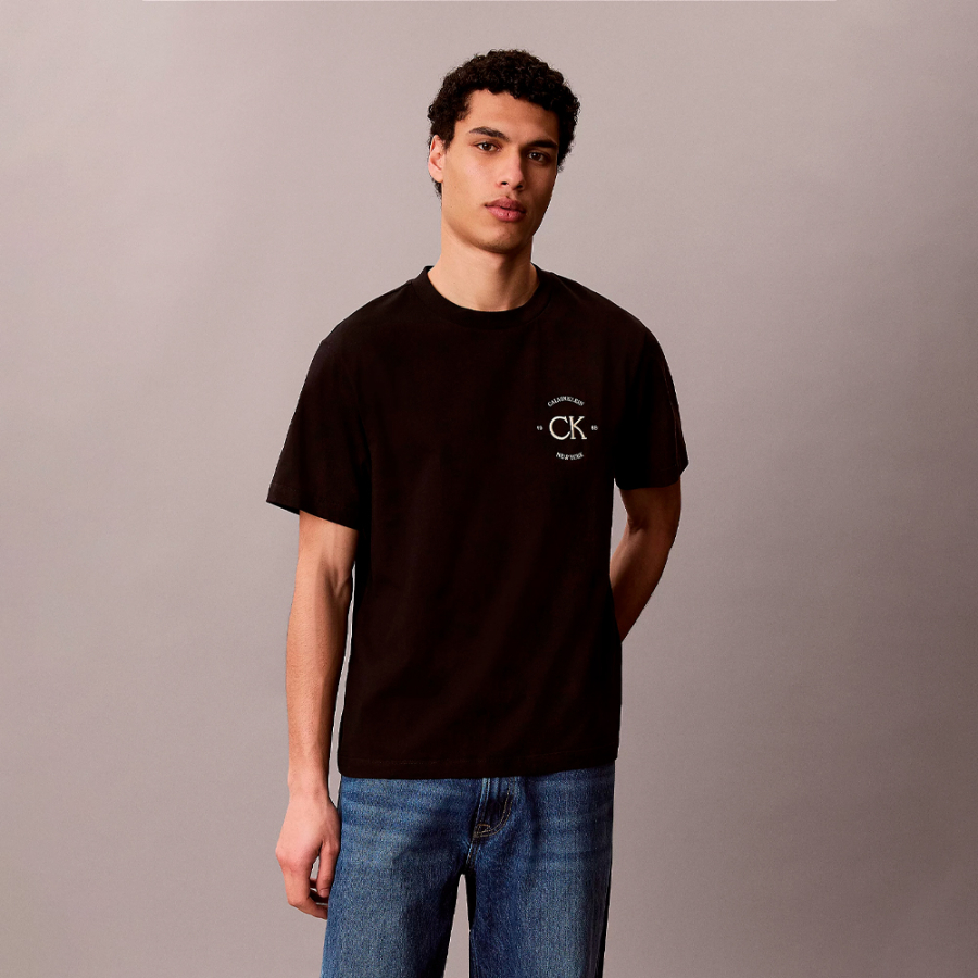 t-shirt-avec-logo-brode