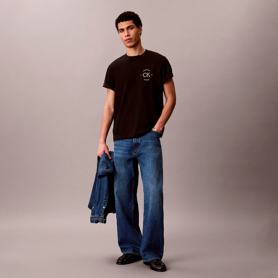 camiseta-com-logotipo-bordado