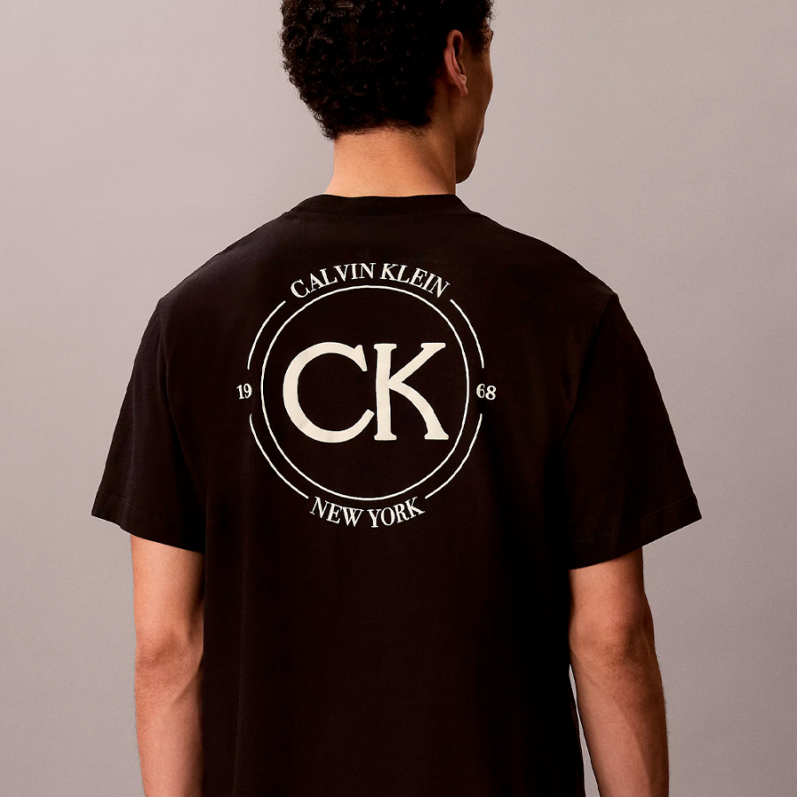 t-shirt-avec-logo-brode