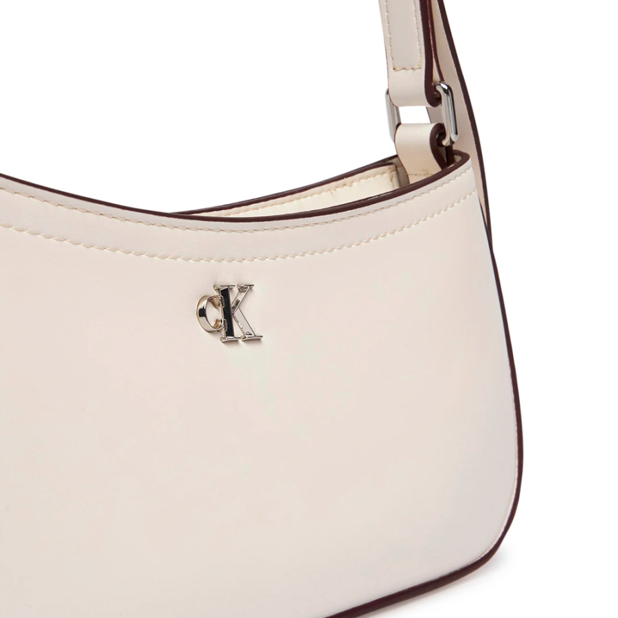 petit-sac-bandouliere-avec-logo-monogramme