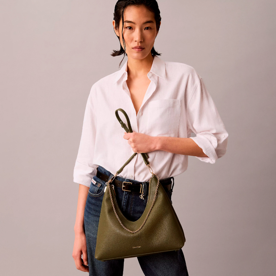 sac-hobo-avec-chaine-a-bijoux-en-galets sac-hobo-avec-chaine-a-bijoux-en-galets