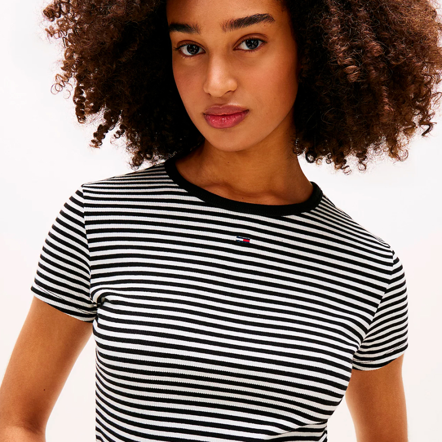 camiseta-slim-canelada-de-gola-redonda