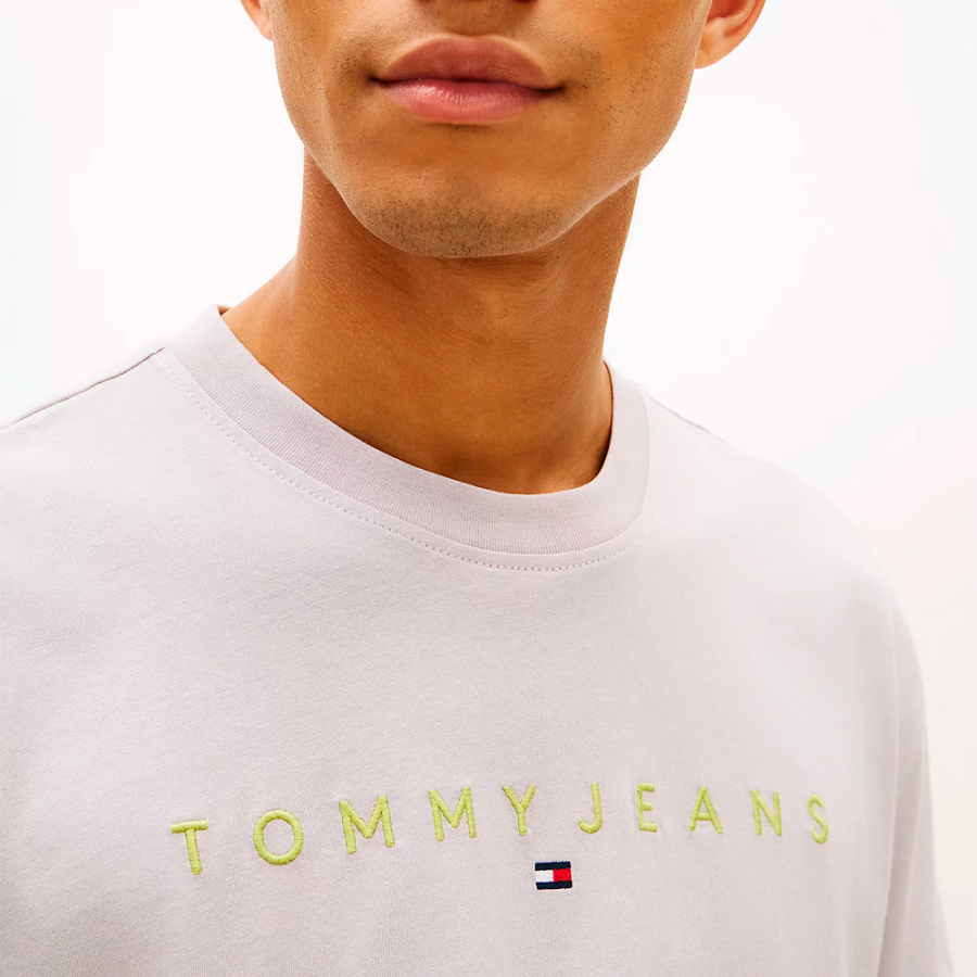 camiseta-de-malha-com-logotipo-linear-bordado