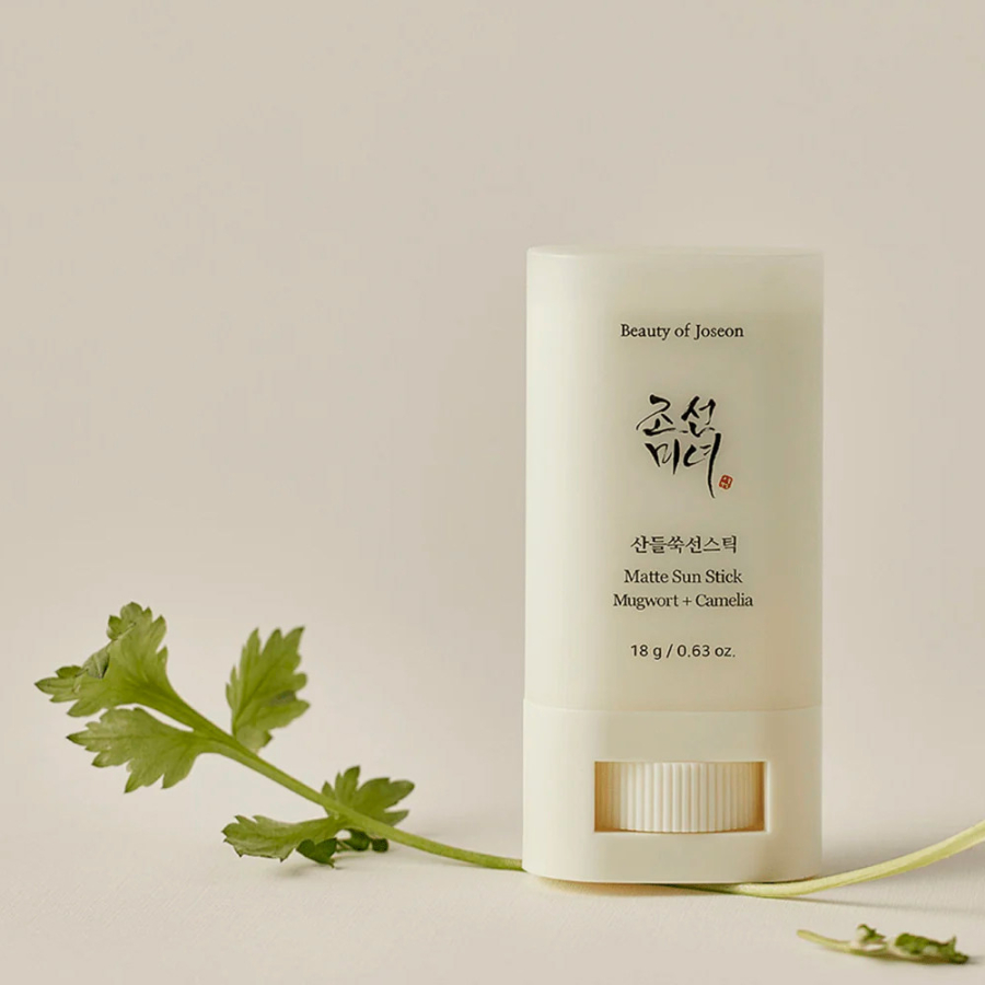matte-sun-stick-mugwortcamellia-spf-50-pa-przylbica-ochronna-na-twarz