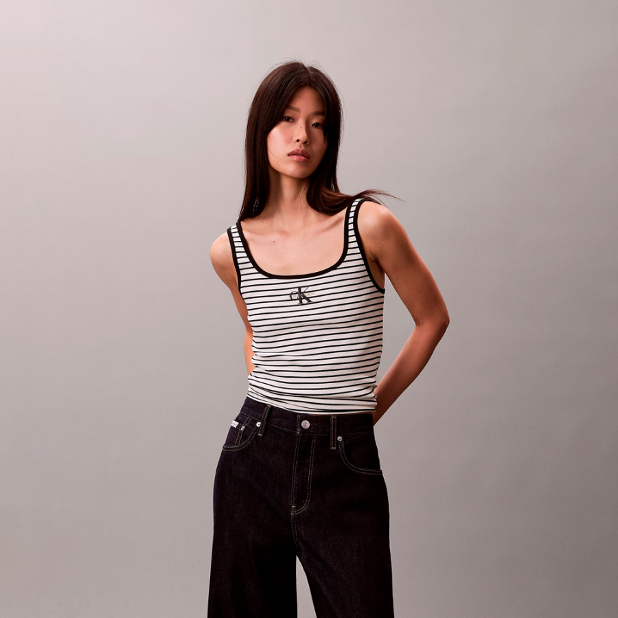 camiseta-de-tirantes-de-cuello-abierto-de-canale