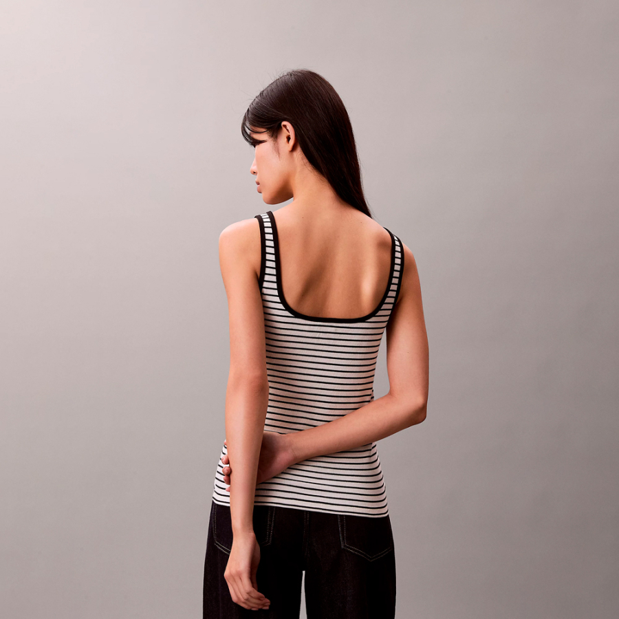 regata-canelada-com-decote-aberto