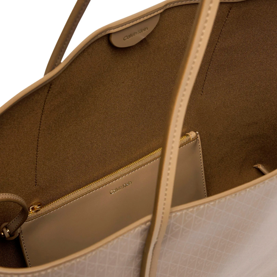 bolso-tote-bag-revestido-con-logo-emblematico-y-bolsillo