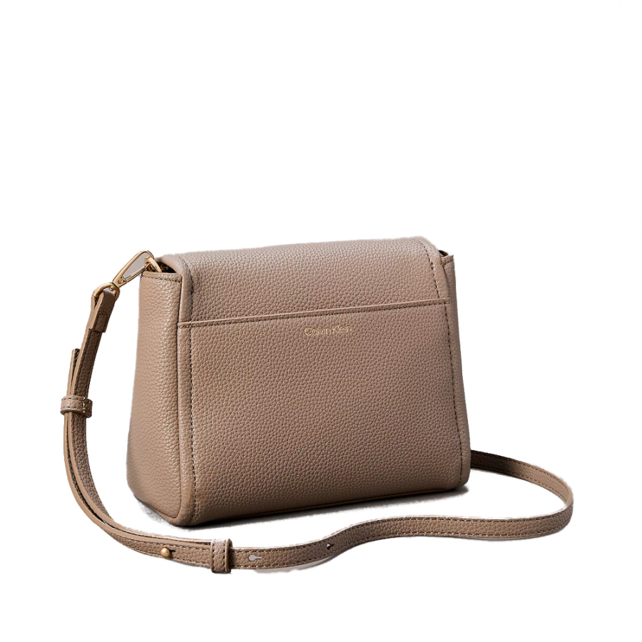 schultertasche-aus-genarbtem-leder