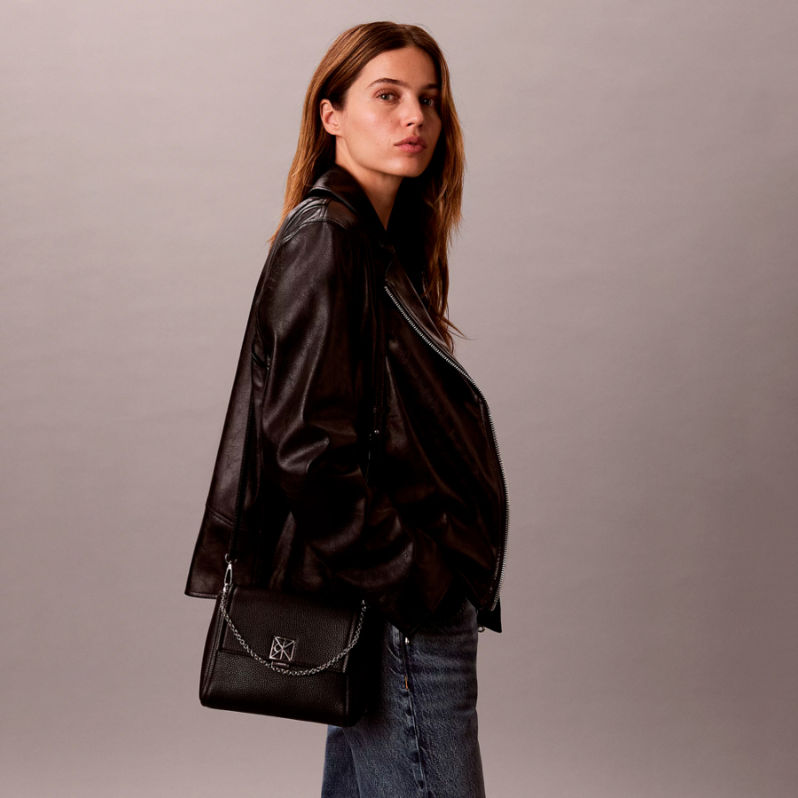 pebble-grain-shoulder-bag