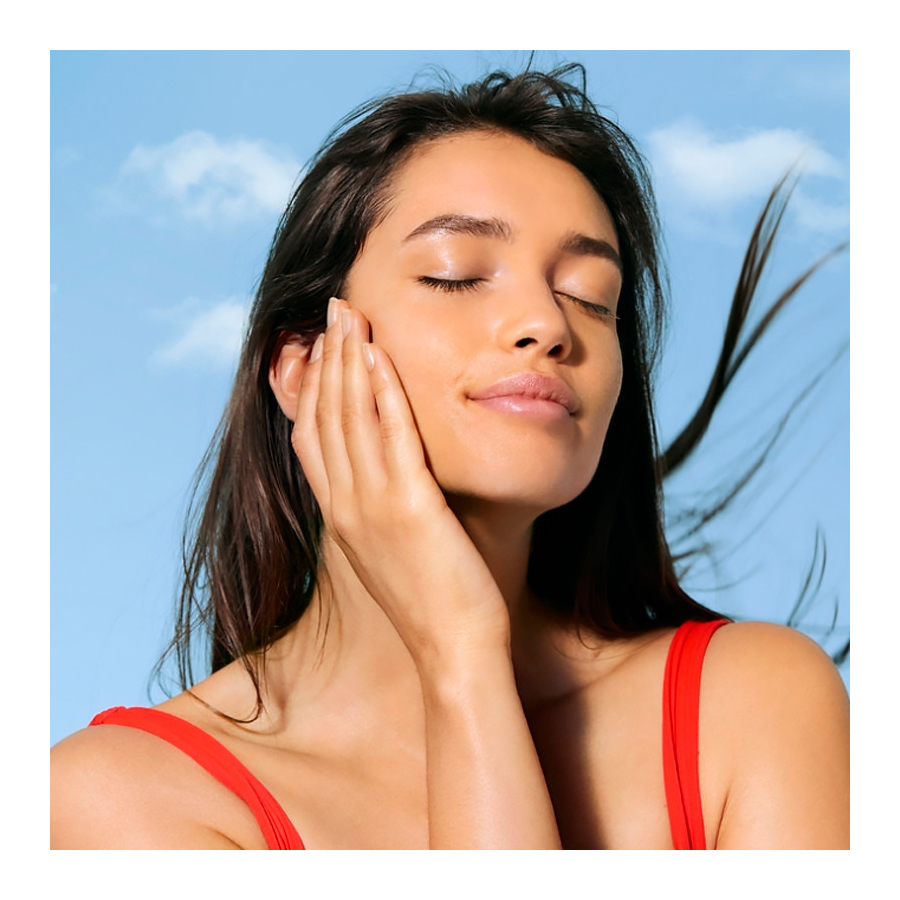 heerlijke-zonnespray-met-hoge-bescherming-voor-gezicht-en-lichaam-spf-50-nuxe-sun