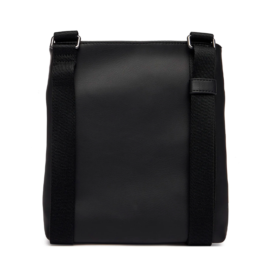 bold-flatpack-shoulder-bag