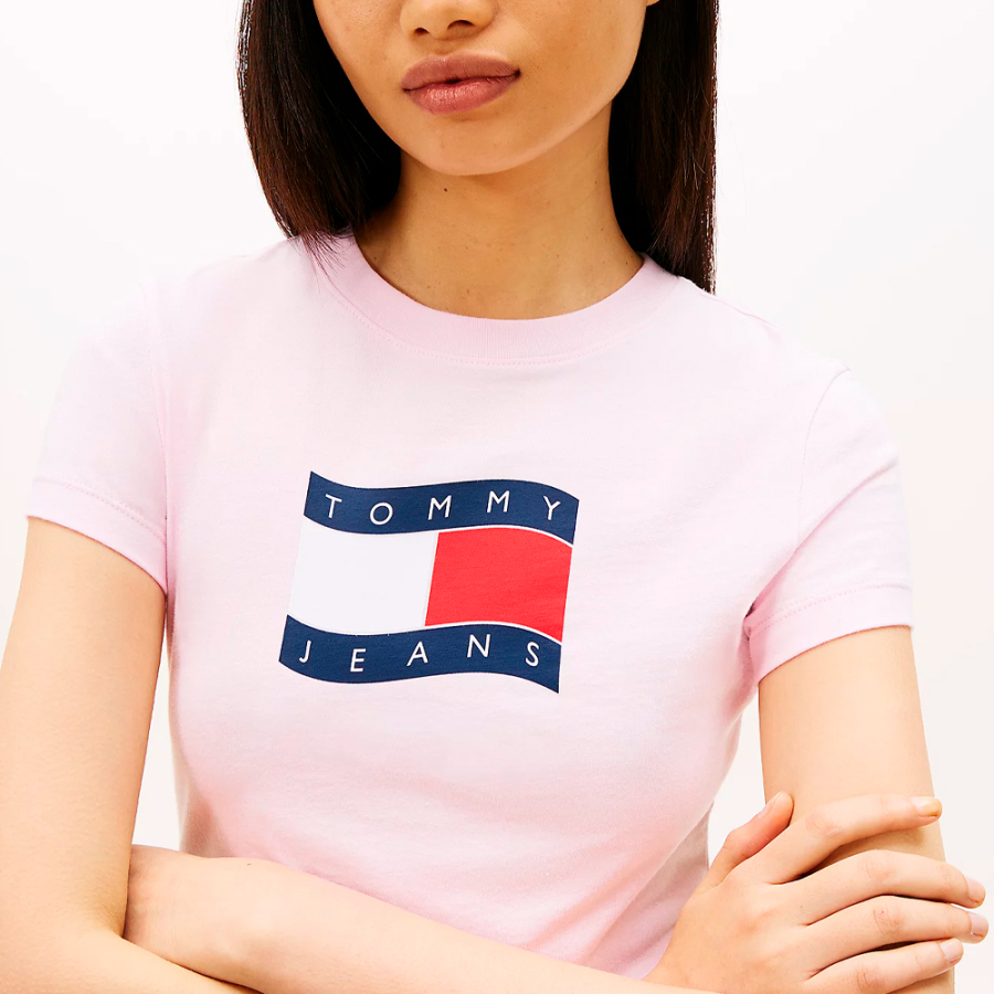 schmal-geschnittenes-strick-t-shirt-mit-wellenformigem-logo