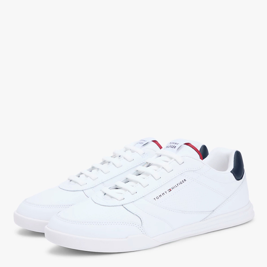 tenis-de-couro-com-calcanhar-contrastante