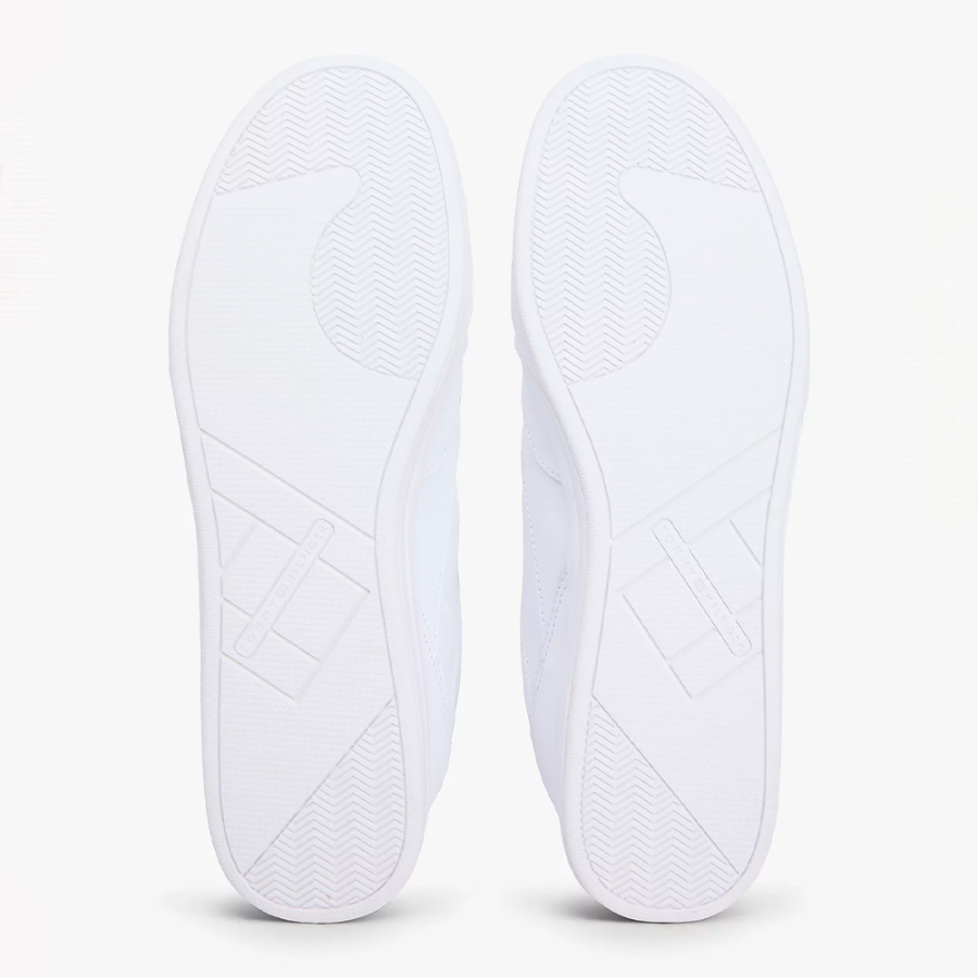 baskets-en-cuir-avec-talon-contrastant baskets-en-cuir-avec-talon-contrastant