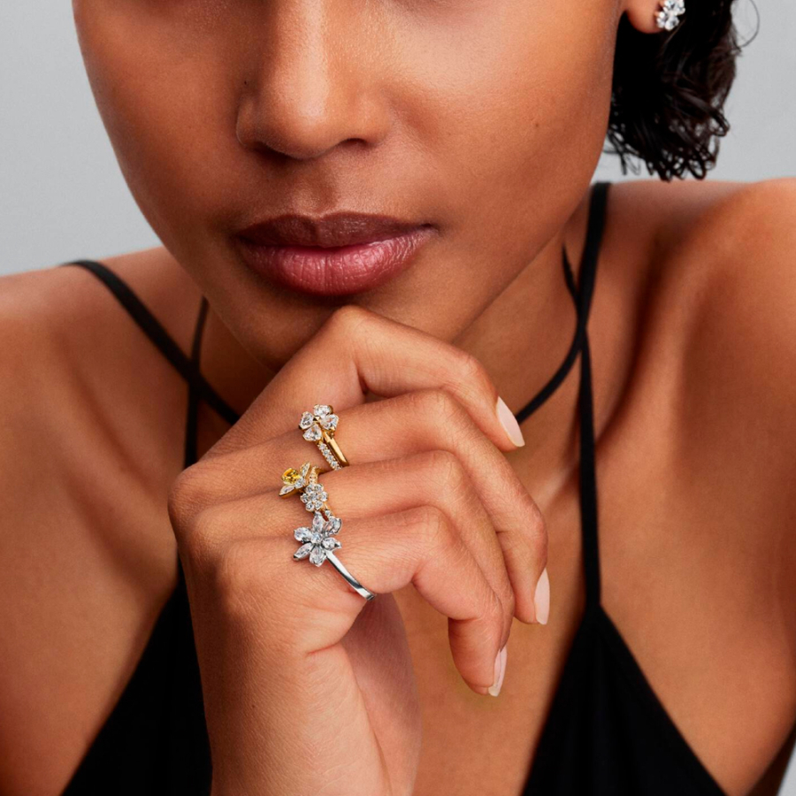 funkelnder-blumenring-164499c01