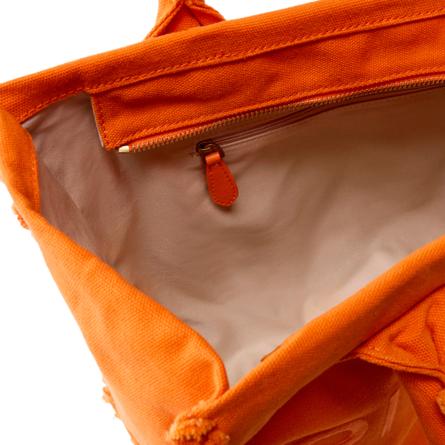 sacola-de-compras-com-logotipo-e-detalhes-desfiados