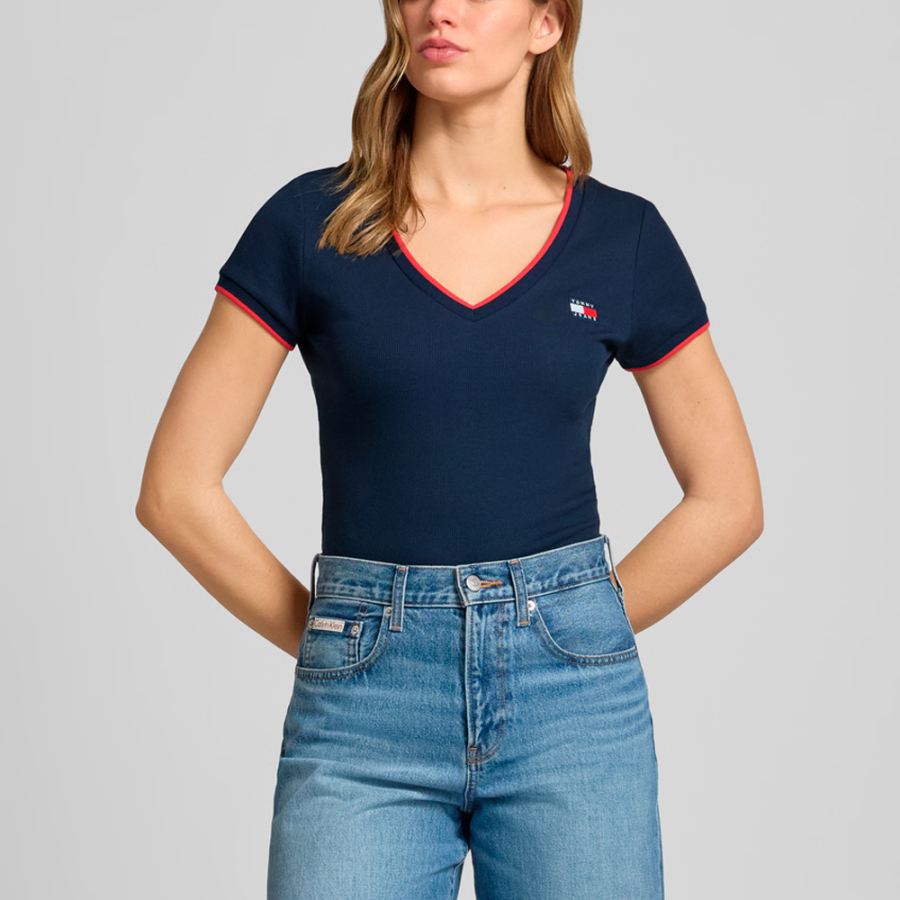 slim-badge-v-neck-t-shirt