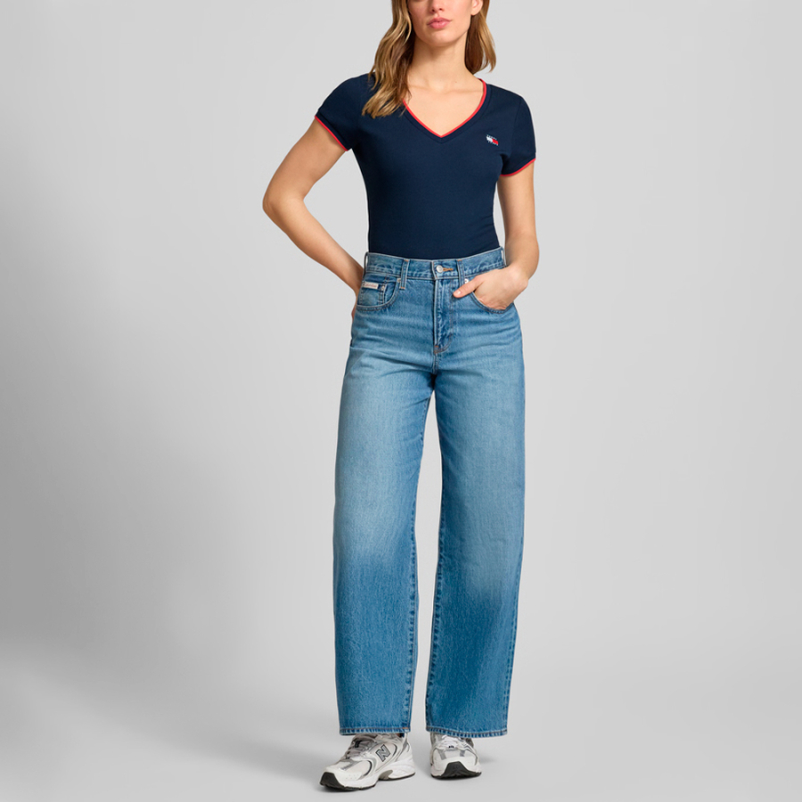 camiseta-slim-badge-v-neck