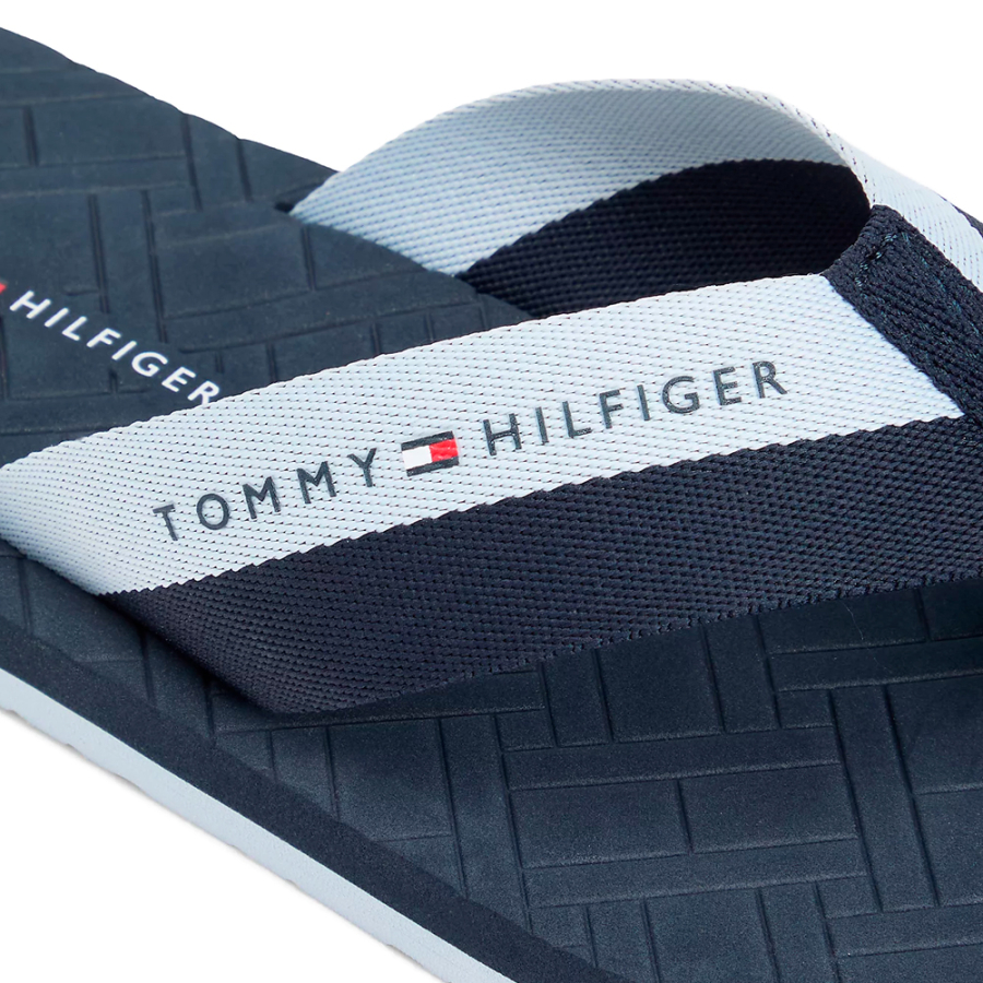 infradito-con-logo-in-rilievo