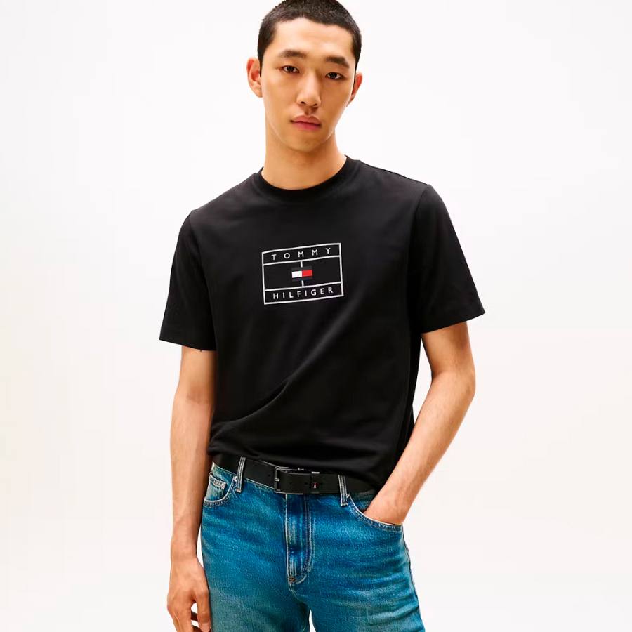 camiseta-com-logotipo-grafico