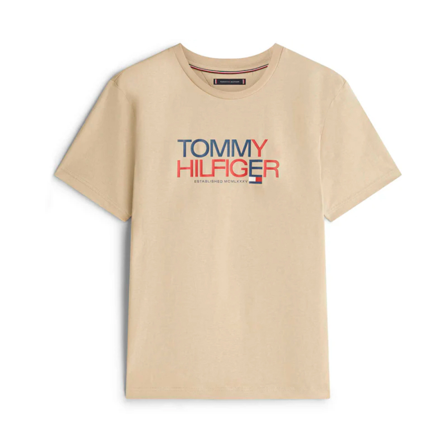 t-shirt-mit-grossem-markentext-brand-love