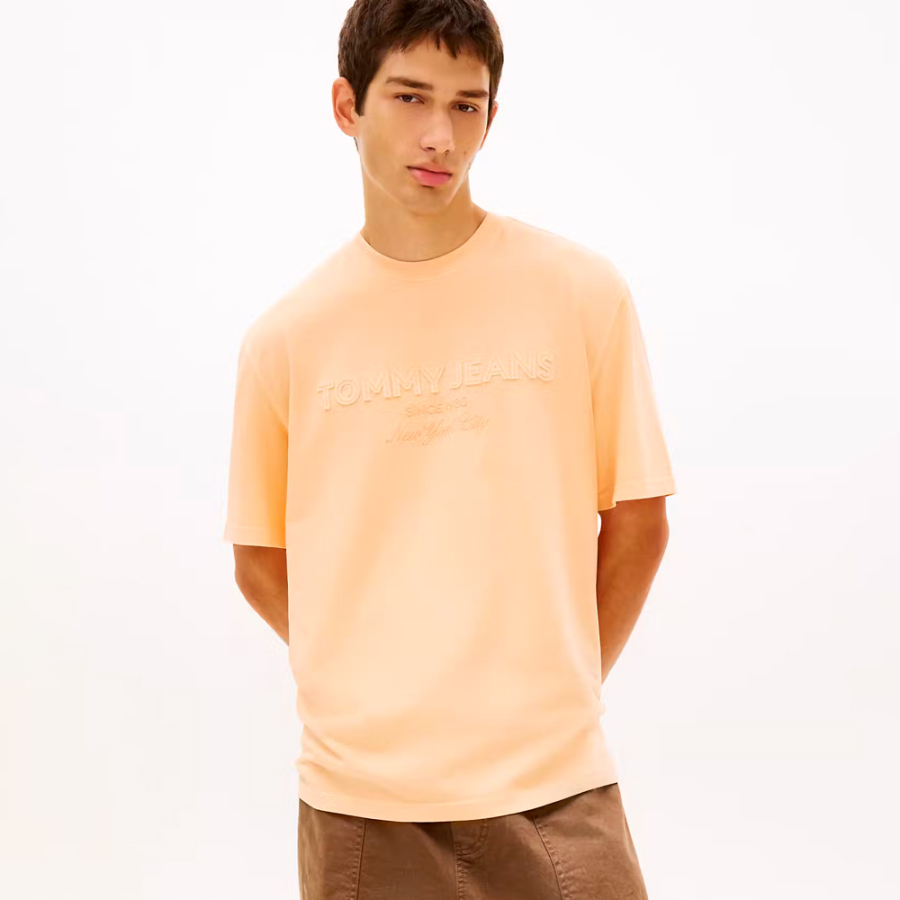 camiseta-classica-oversized-com-logo-tonal