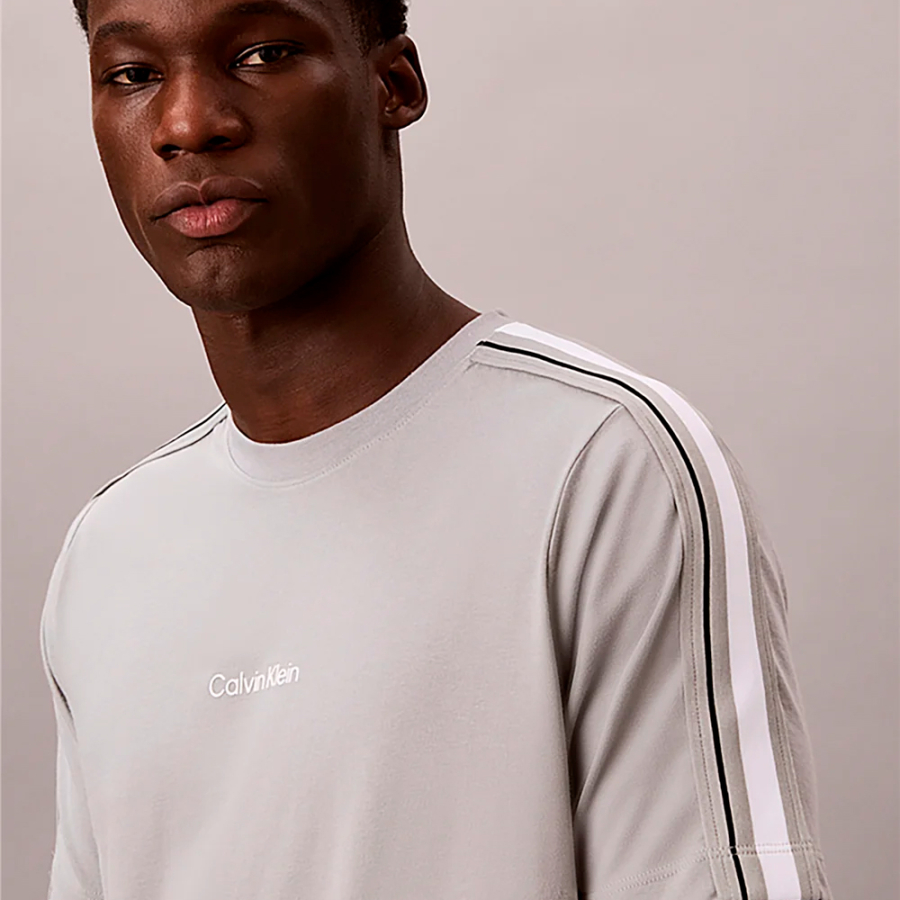 camiseta-esportiva-em-tecido-tecnico-de-algodao-misto