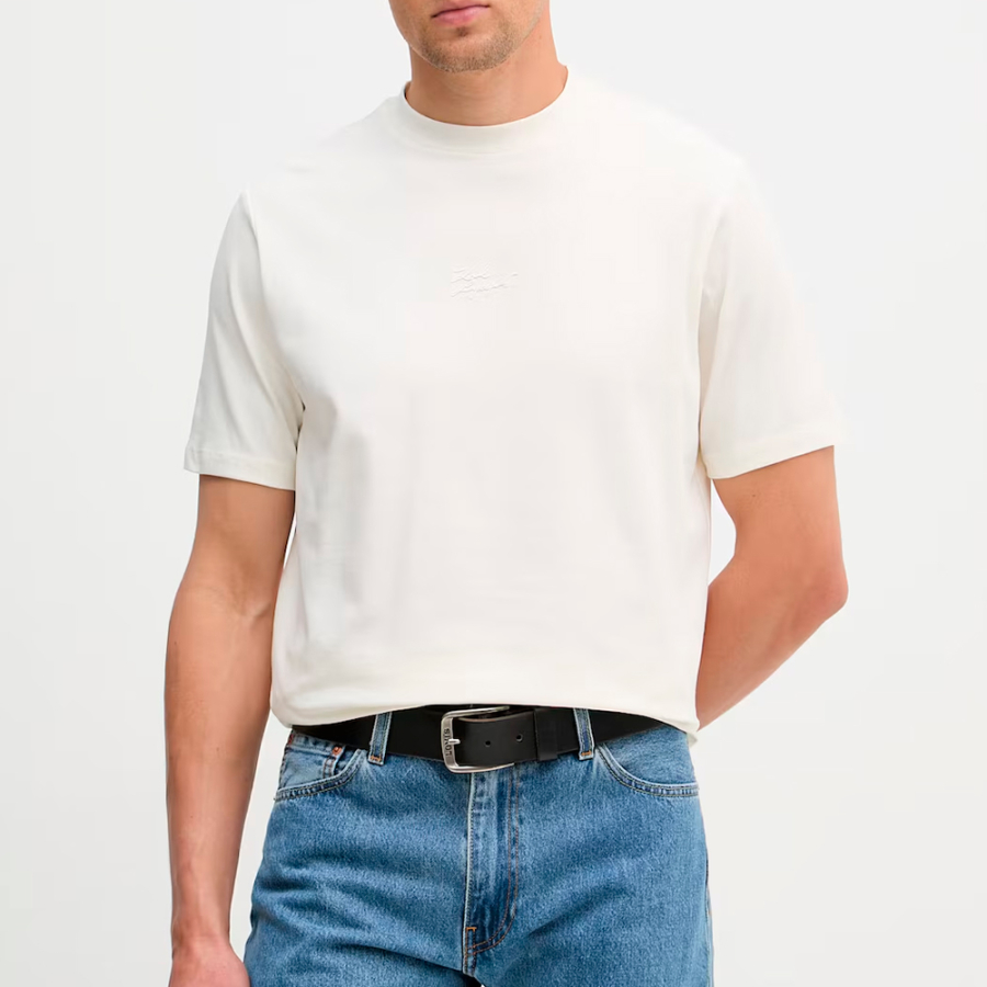 camiseta-com-logotipo-estampado-em-serigrafia