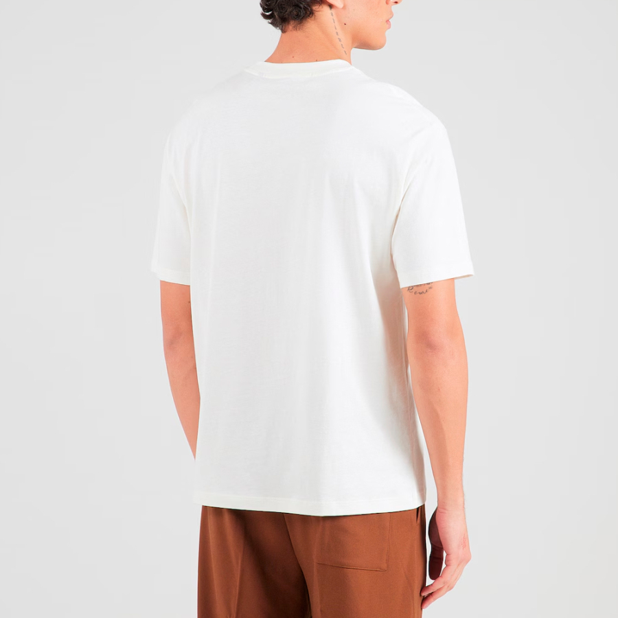 camiseta-com-estampa-karl