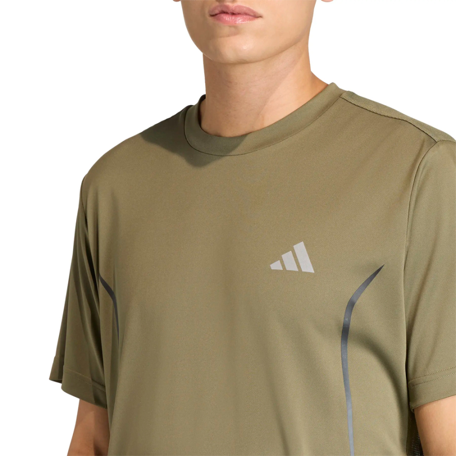 maglietta-da-ragazza-con-app-di-tecnologia-per-il-fitness