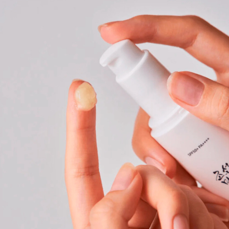 ginseng-moist-sun-serum-spf-50-pa-sunscreen