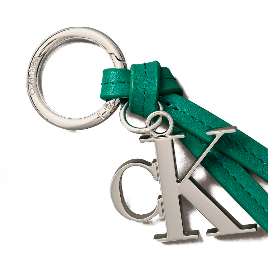 handbag-charm-with-tassel-and-distinctive-logo-in-leather