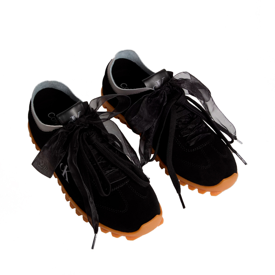 chaussures-de-course-en-daim-avec-organza