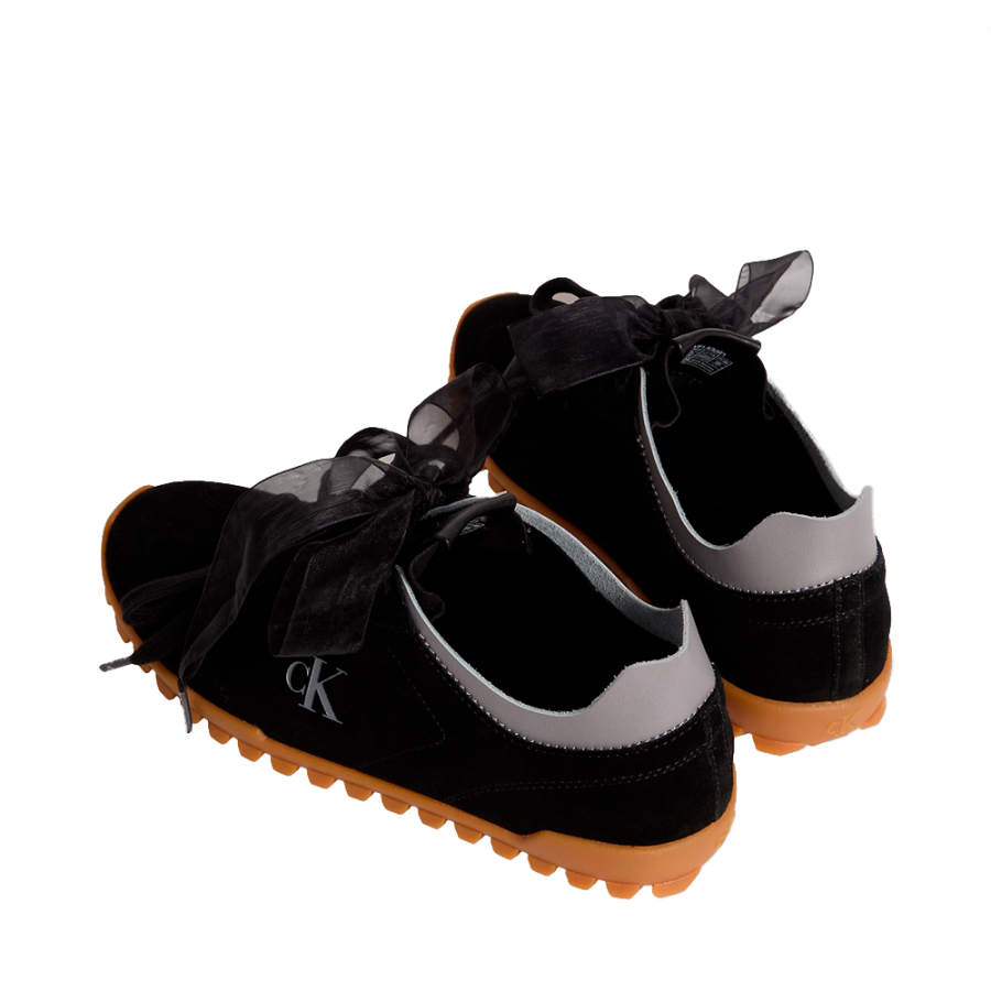 chaussures-de-course-en-daim-avec-organza