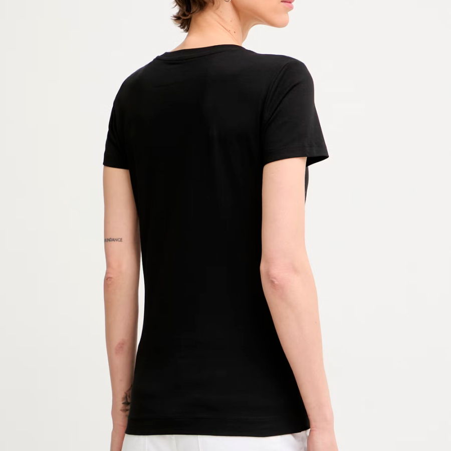 camiseta-con-logo-de-triangulo-estampado-de-cebra