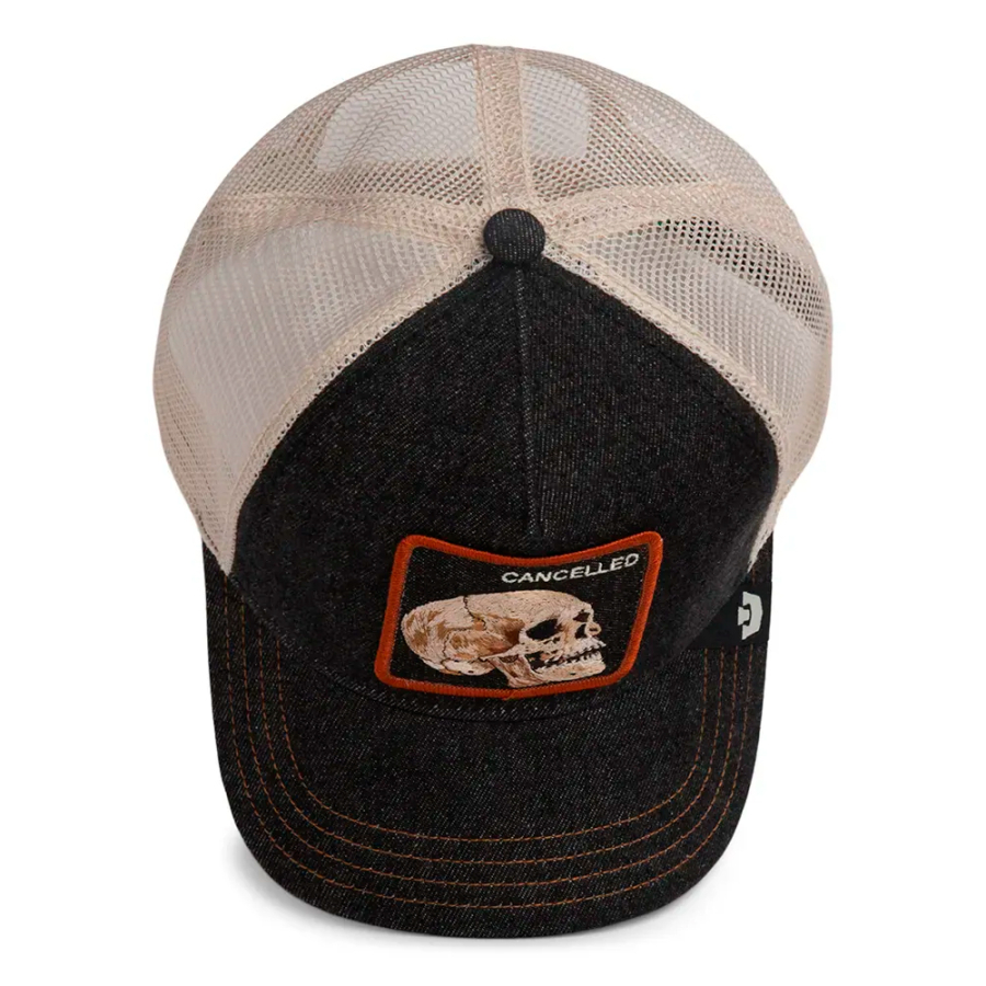 casquette-en-jean-fonce-a-morceau-de-tete-de-mort