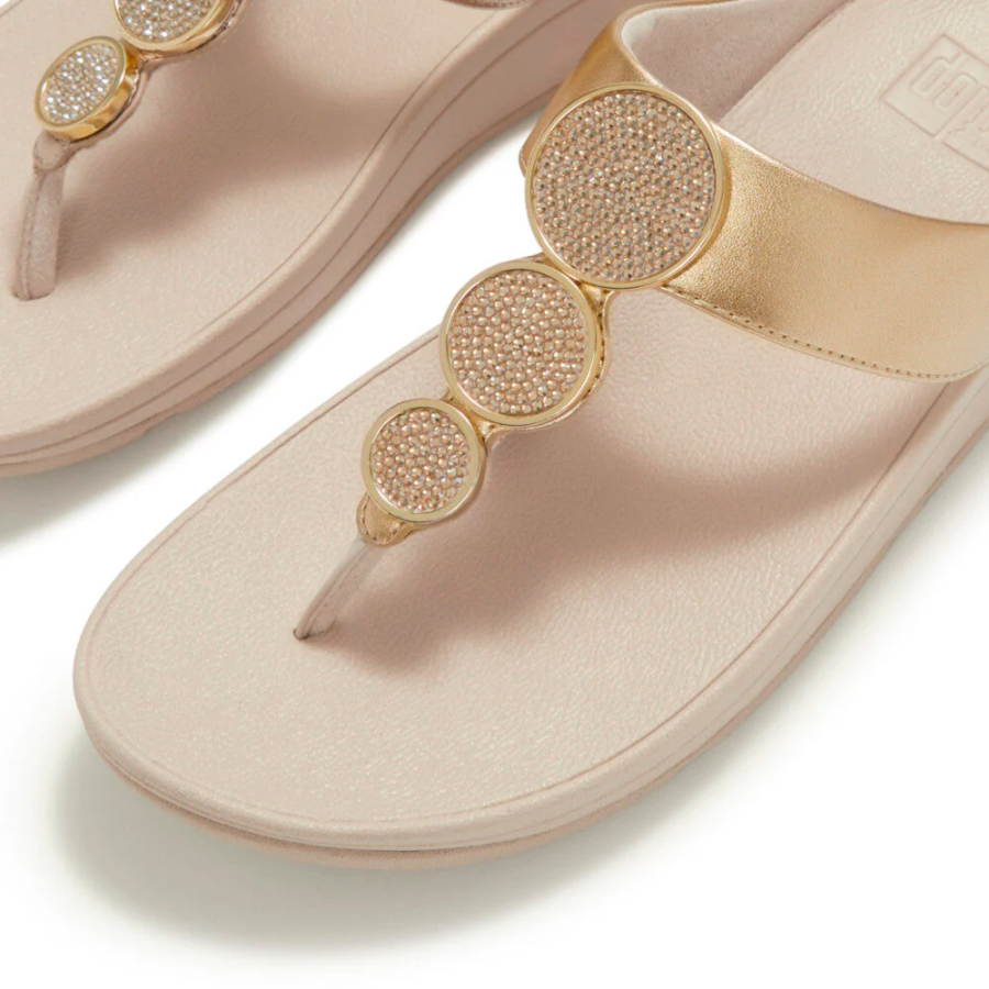 sandales-a-entre-doigts-metallisees-halo-a-perles-circulaires
