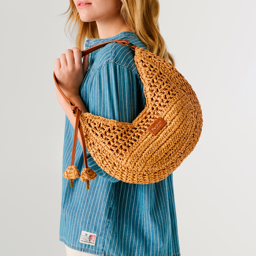 bolso-media-luna-de-rafia