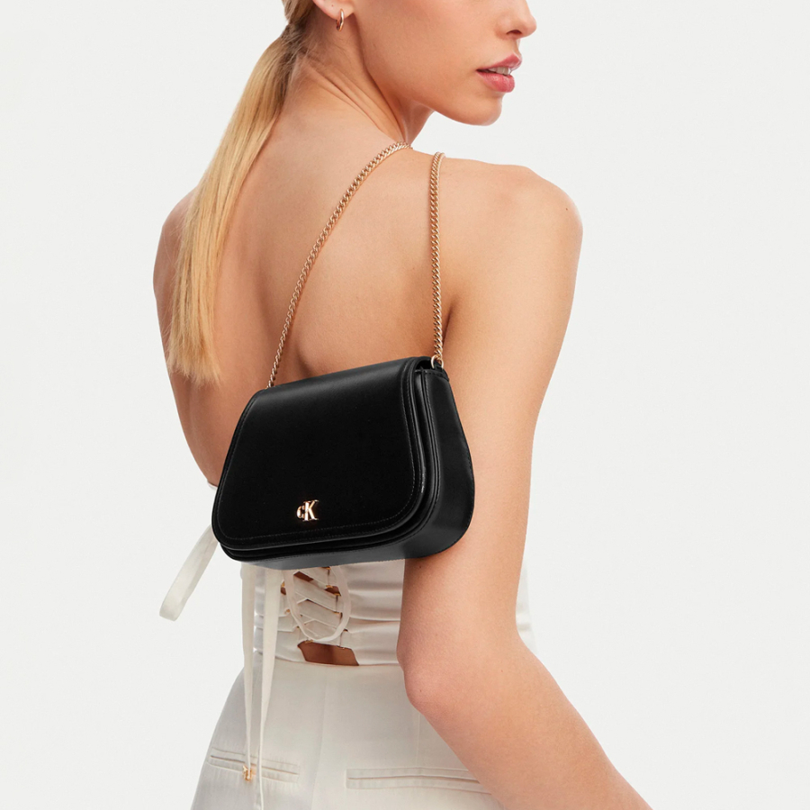 curved-wallet-with-chain-strap