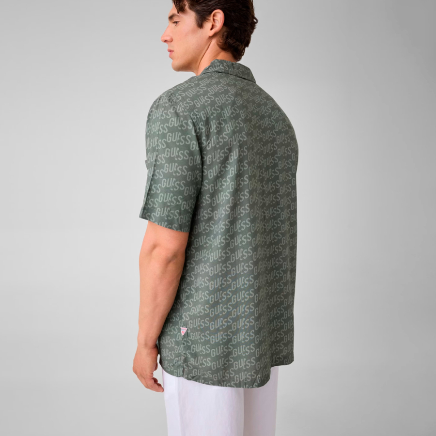 camisa-con-logo-impreso