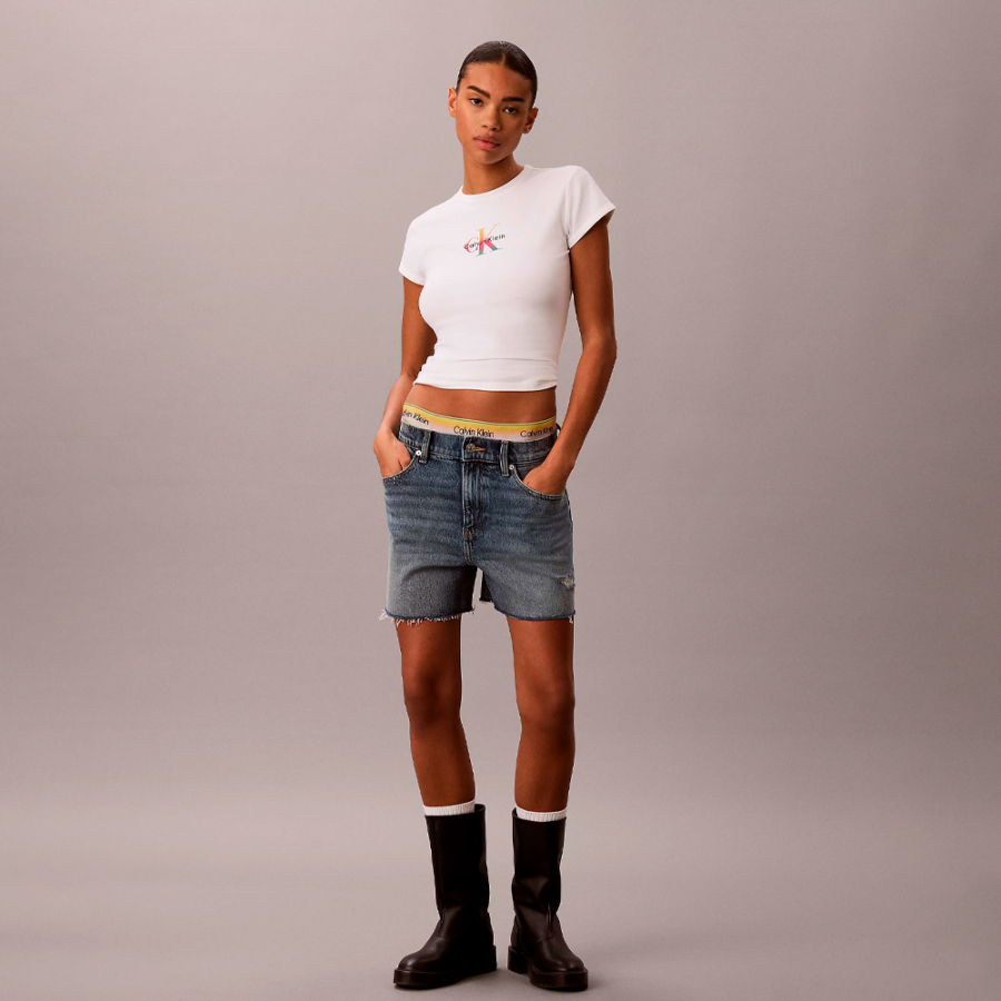 camiseta-slim-con-monograma-pride