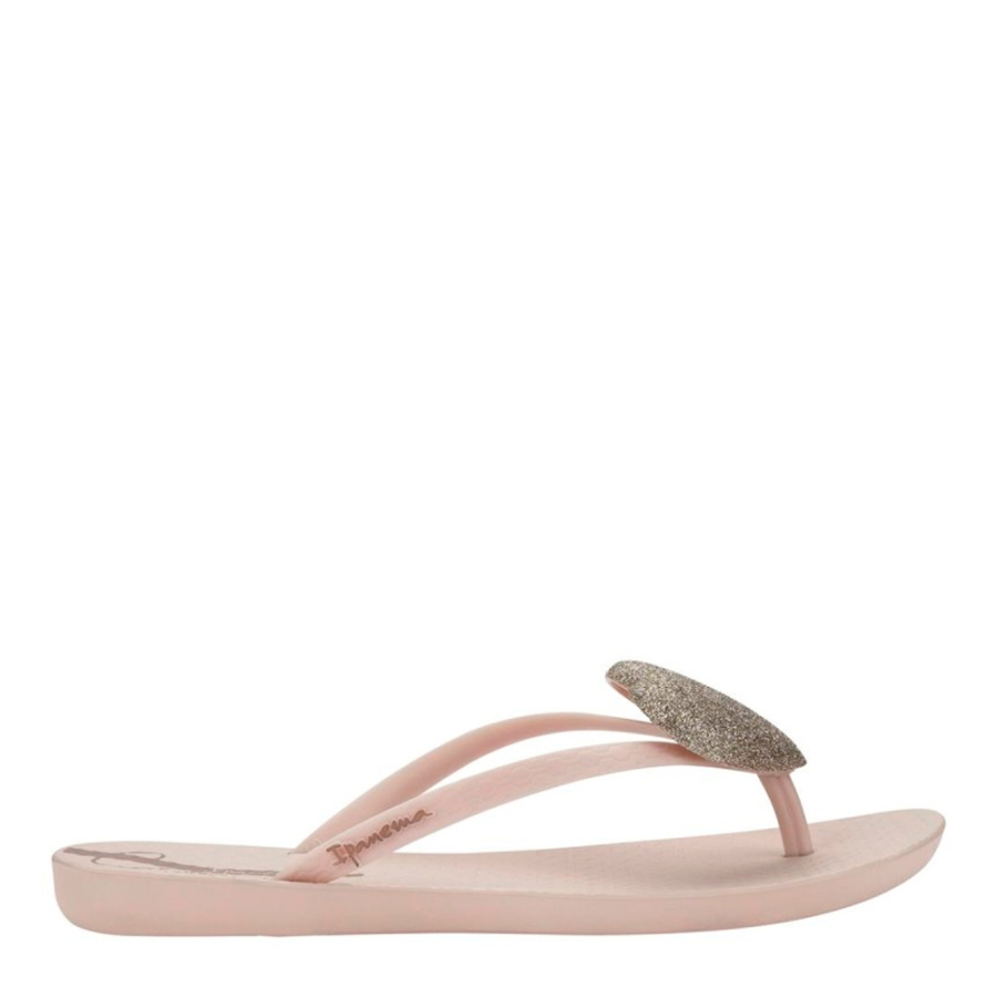 cristina-pedroche-flip-flops