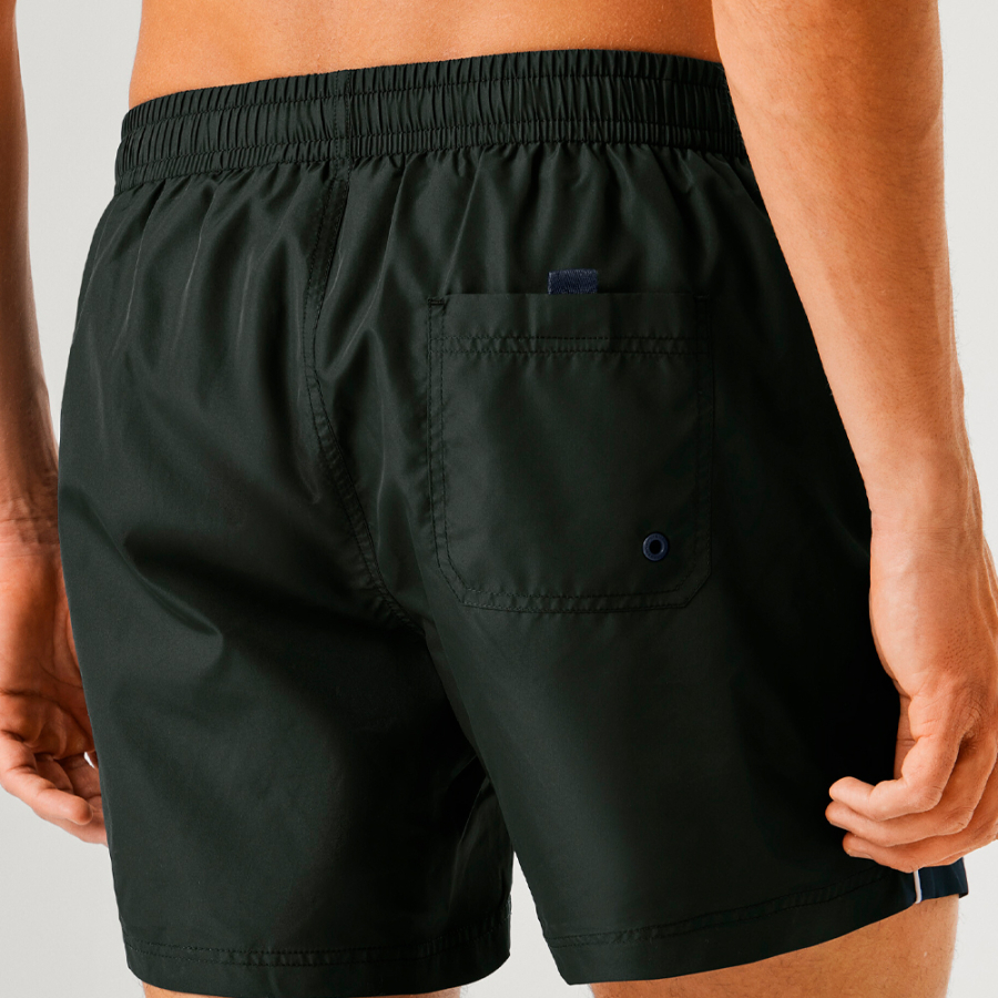 badehose-mit-bedrucktem-logo-im-bermuda-stil badehose-mit-bedrucktem-logo-im-bermuda-stil