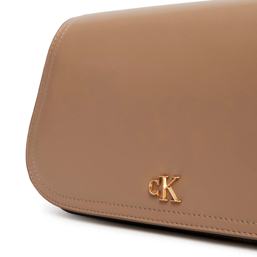 borsa-a-mano-dalla-forma-curva-con-tracolla-a-catena borsa-a-mano-dalla-forma-curva-con-tracolla-a-catena