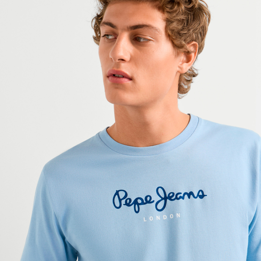 normal-geschnittenes-t-shirt-mit-aufgedrucktem-logo