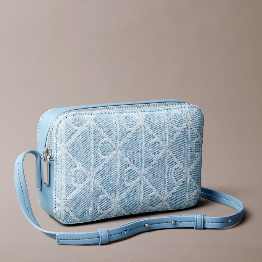 bolso-pequeno-denim-con-logo-emblematico bolso-pequeno-denim-con-logo-emblematico