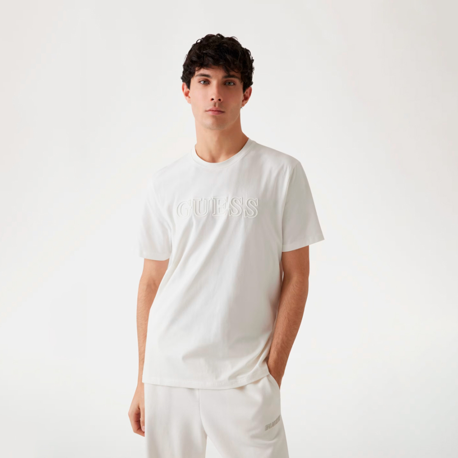camiseta-con-logo-estampado