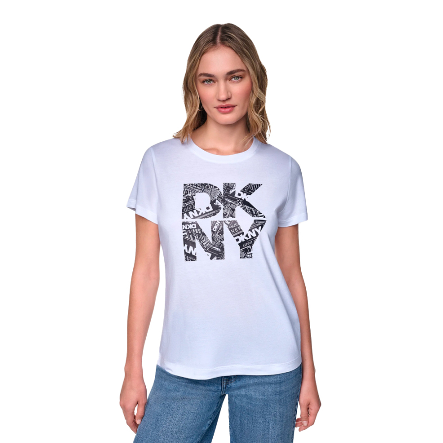 t-shirt-con-logo-dkny-sovrapposto-in-stampa-su-giornale t-shirt-con-logo-dkny-sovrapposto-in-stampa-su-giornale